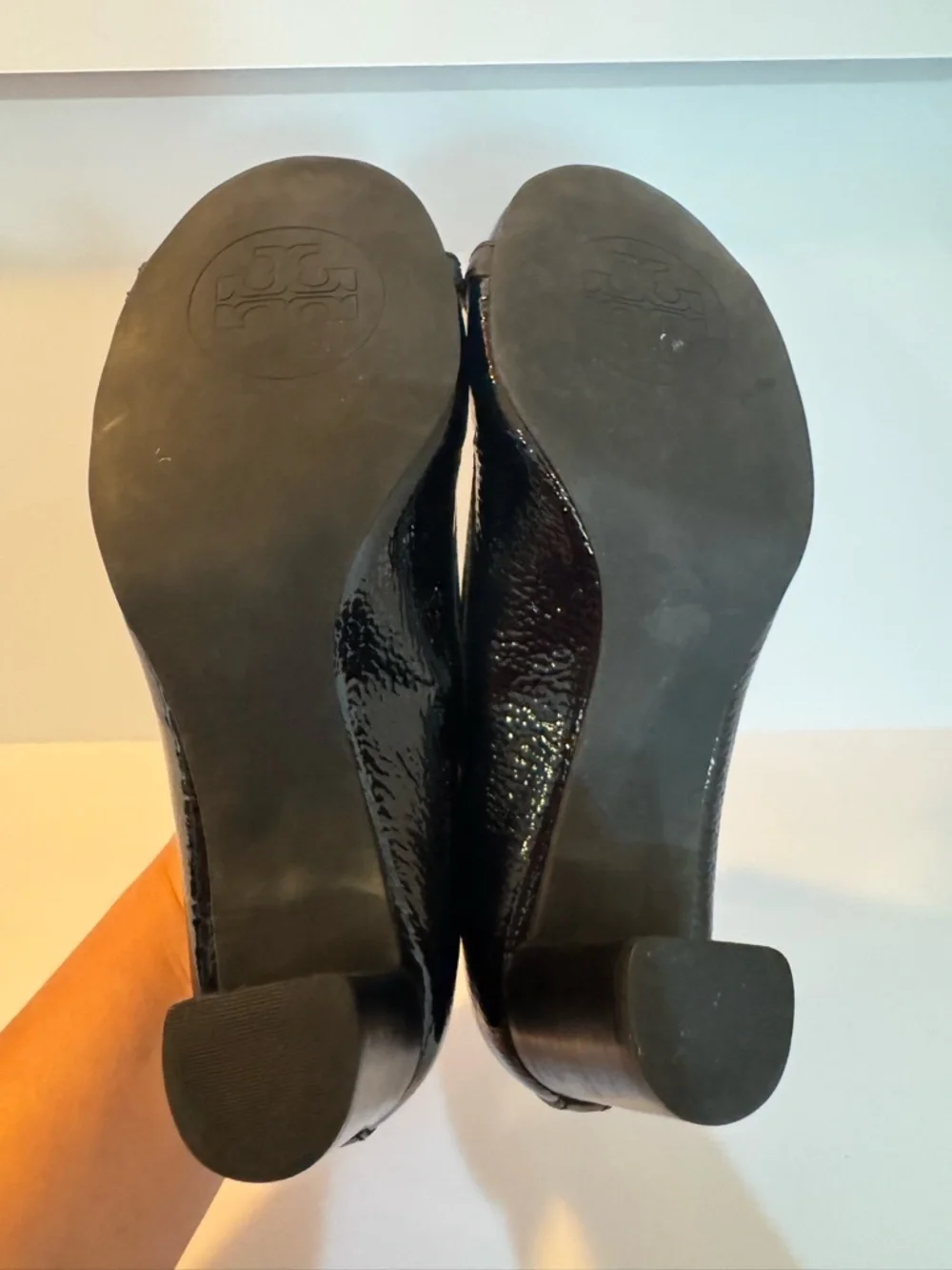 Tory Burch black patent leather pumps gold emblem 8.5